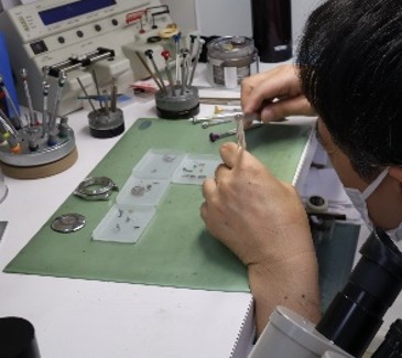 修理作業（電池交換・オーバーホール）